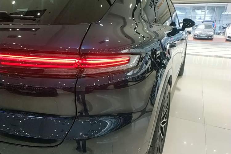 Used Porsche Cayenne 2024 Cayenne 3.0T Right Rear Taillight