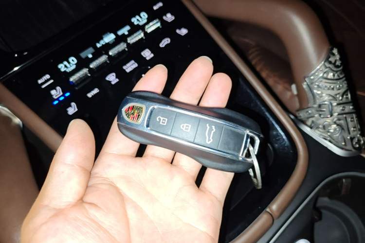 Used Porsche Cayenne 2024 Cayenne 3.0T Vehicle Key