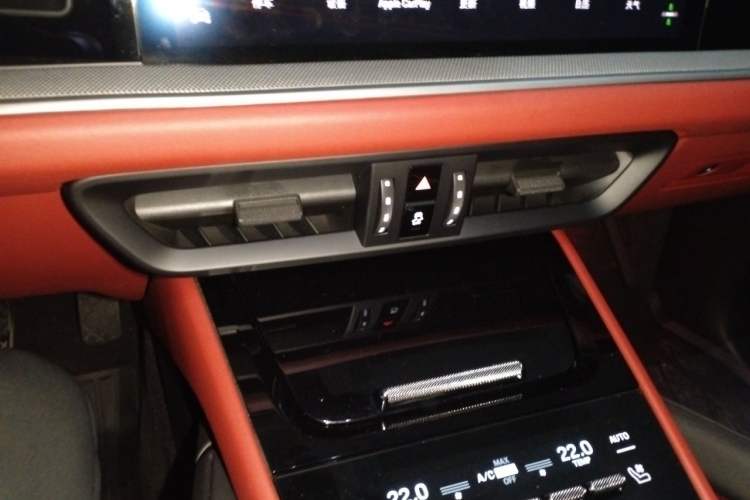 Used Porsche Cayenne 2024 Cayenne Coupé 3.0T Audio And AC Panel