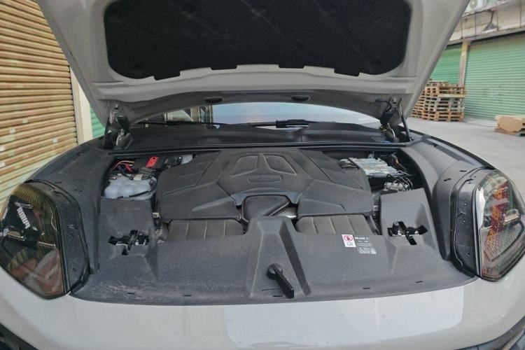 Used Porsche Cayenne 2024 Cayenne 3.0T Engine Bay
