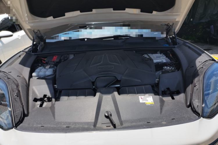 Used Porsche Cayenne 2024 Cayenne 3.0T Engine Bay