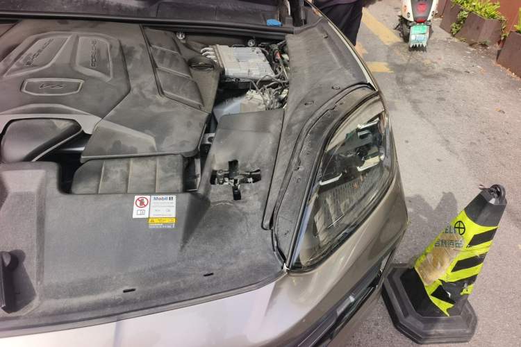 Used Porsche Cayenne 2024 Cayenne 3.0T Engine Bay Left