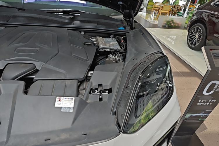 Used Porsche Cayenne 2024 Cayenne 3.0T Engine Bay Left