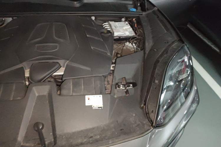 Used Porsche Cayenne 2024 Cayenne 3.0T Engine Bay Left