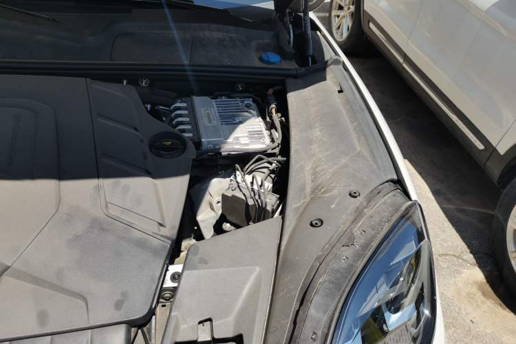 Used Porsche Cayenne 2024 Cayenne 3.0T Engine Bay Left