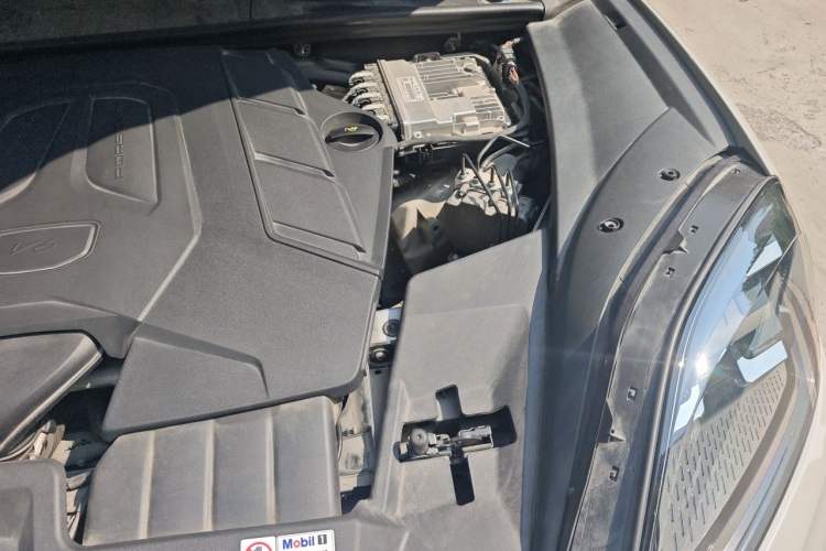 Used Porsche Cayenne 2024 Cayenne 3.0T Engine Bay Left