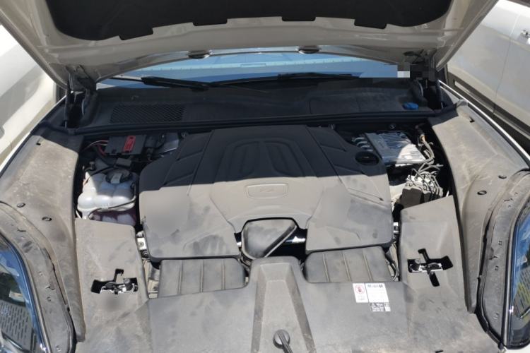 Used Porsche Cayenne 2024 Cayenne 3.0T Engine Bay