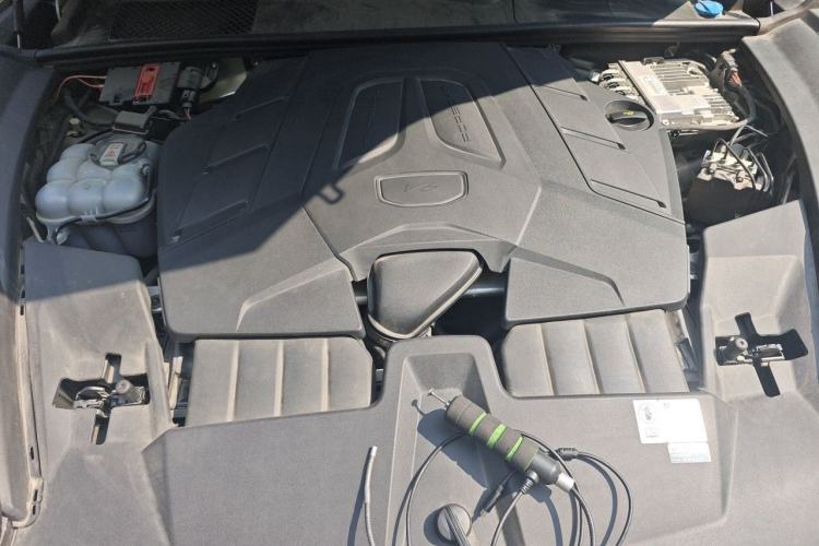 Used Porsche Cayenne 2024 Cayenne 3.0T Engine Bay
