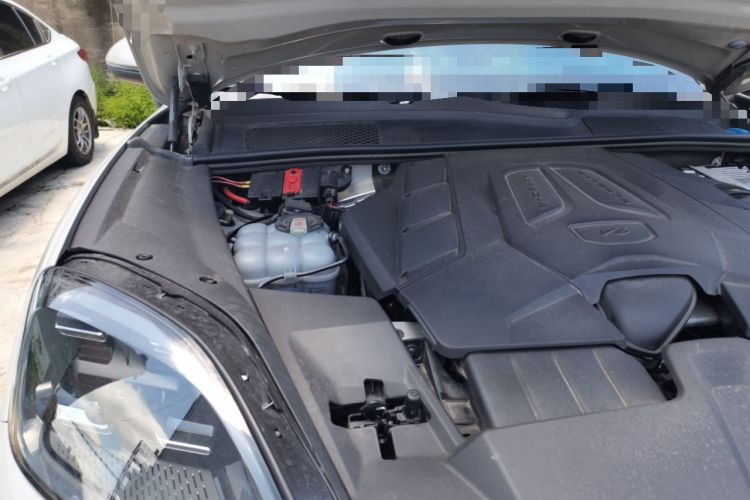 Used Porsche Cayenne 2024 Cayenne 3.0T Engine Bay Right