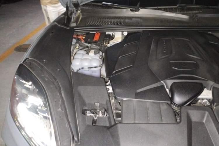 Used Porsche Cayenne 2024 Cayenne Coupé 3.0T Engine Bay Right