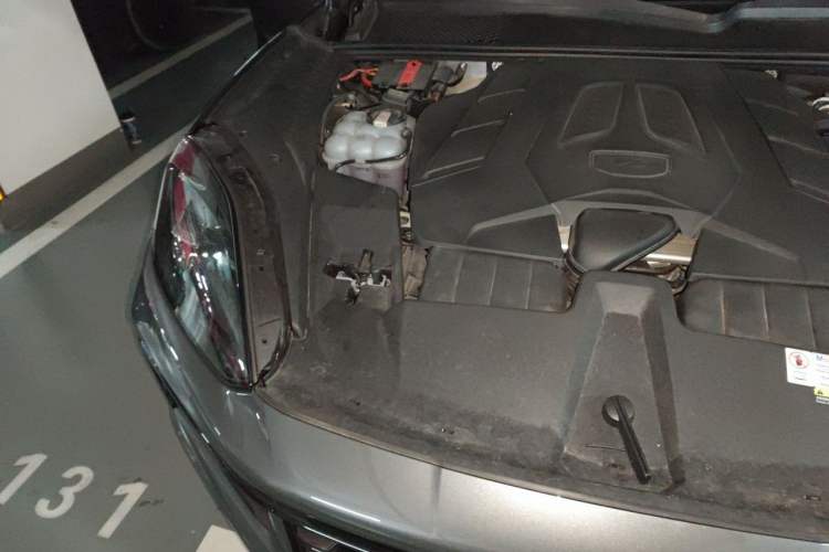 Used Porsche Cayenne 2024 Cayenne 3.0T Engine Bay Right