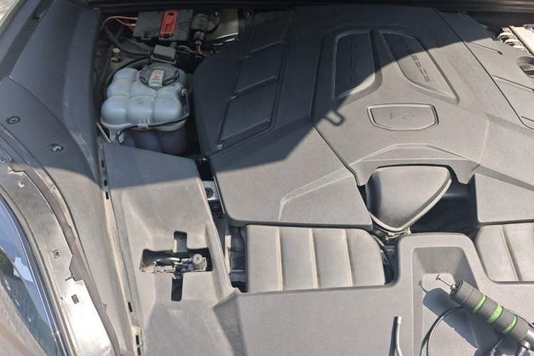 Used Porsche Cayenne 2024 Cayenne 3.0T Engine Bay Right