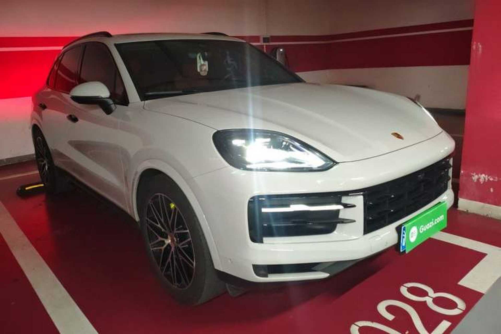 Used Porsche Cayenne 2024 Cayenne 3.0T Front Right 45 Deg
