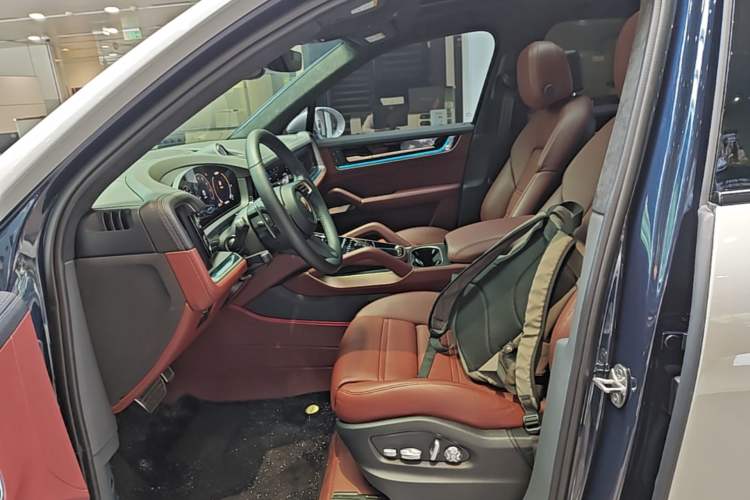 Used Porsche Cayenne 2024 Cayenne 3.0T Left Front Seat