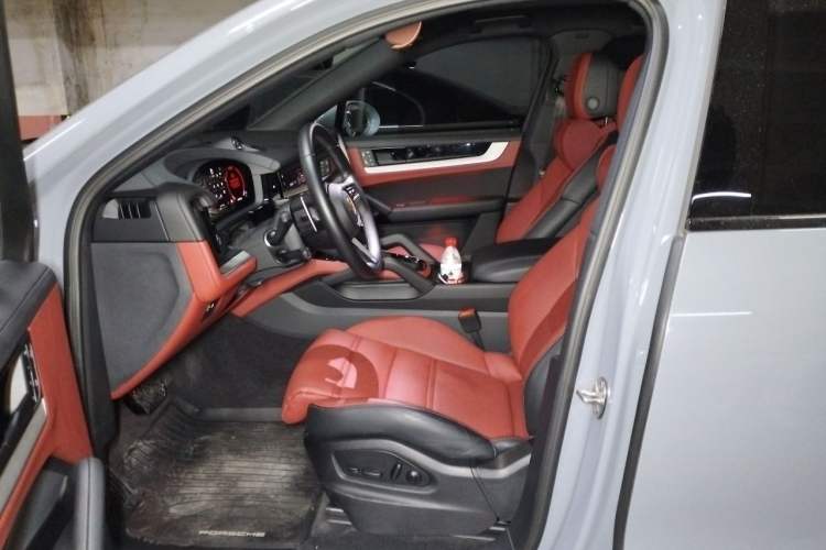 Used Porsche Cayenne 2024 Cayenne Coupé 3.0T Left Front Seat