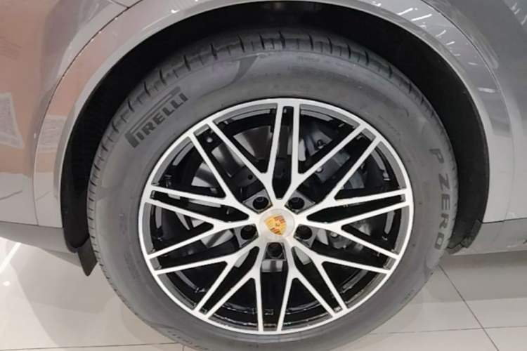 Used Porsche Cayenne 2024 Cayenne 3.0T Left Front Wheel Hub