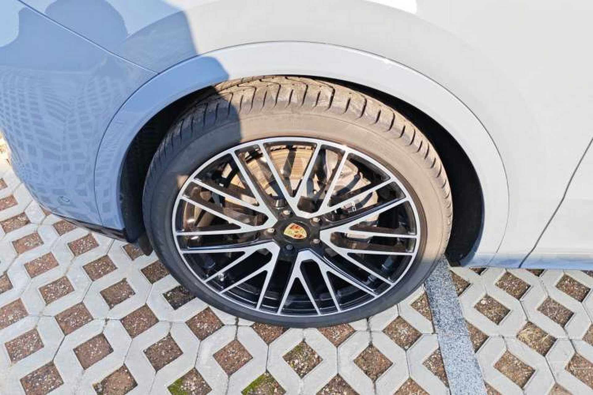 Used Porsche Cayenne 2024 Cayenne 3.0T Left Front Wheel Hub