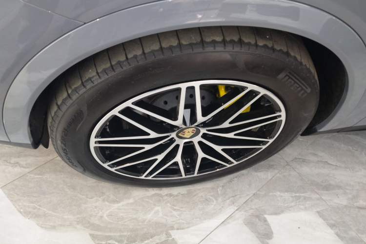 Used Porsche Cayenne 2024 Cayenne 3.0T Left Front Wheel Hub