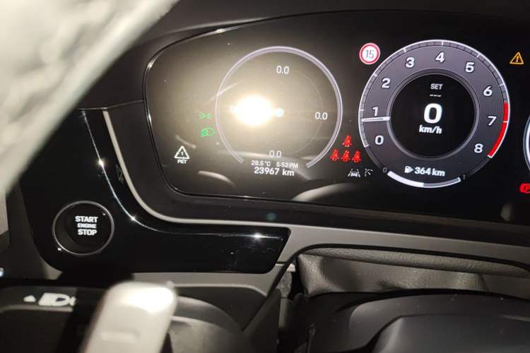 Used Porsche Cayenne 2024 Cayenne 3.0T Odometer Close Up