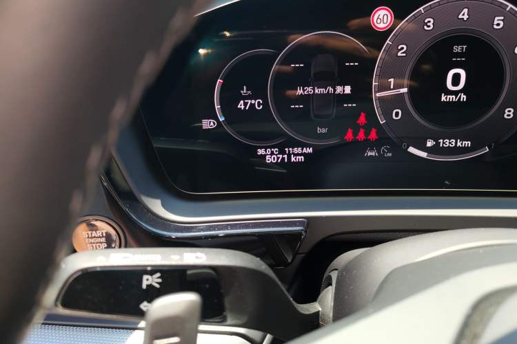 Used Porsche Cayenne 2024 Cayenne 3.0T Odometer Close Up