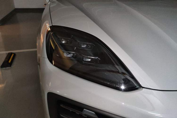 Used Porsche Cayenne 2024 Cayenne 3.0T Right Front Headlight