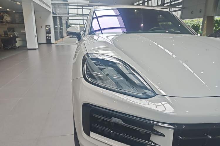 Used Porsche Cayenne 2024 Cayenne 3.0T Right Front Headlight