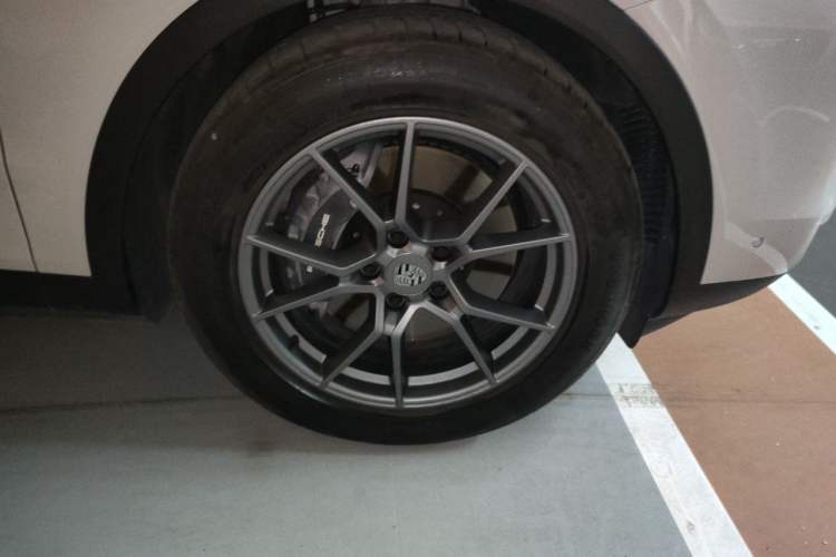 Used Porsche Cayenne 2024 Cayenne 3.0T Right Front Wheel Hub
