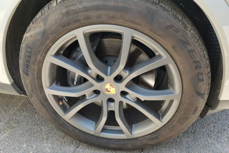 Used Porsche Cayenne 2024 Cayenne 3.0T Right Front Wheel Hub