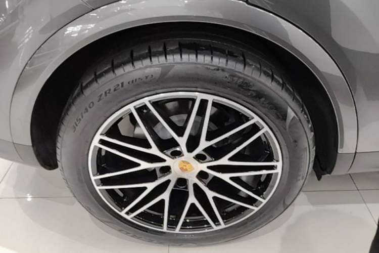 Used Porsche Cayenne 2024 Cayenne 3.0T Right Rear Wheel Hub