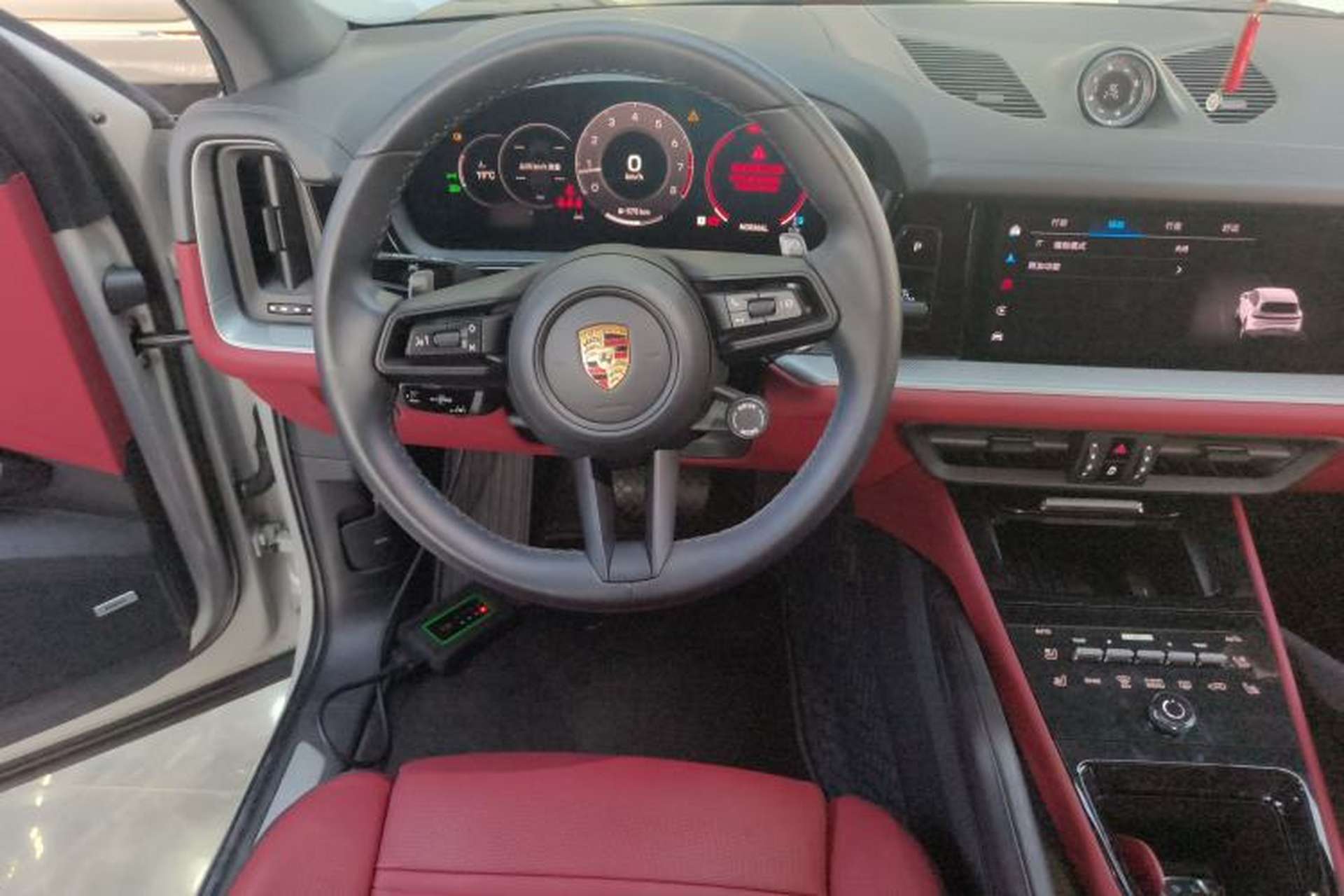 Used Porsche Cayenne 2024 Cayenne 3.0T Steering Wheel