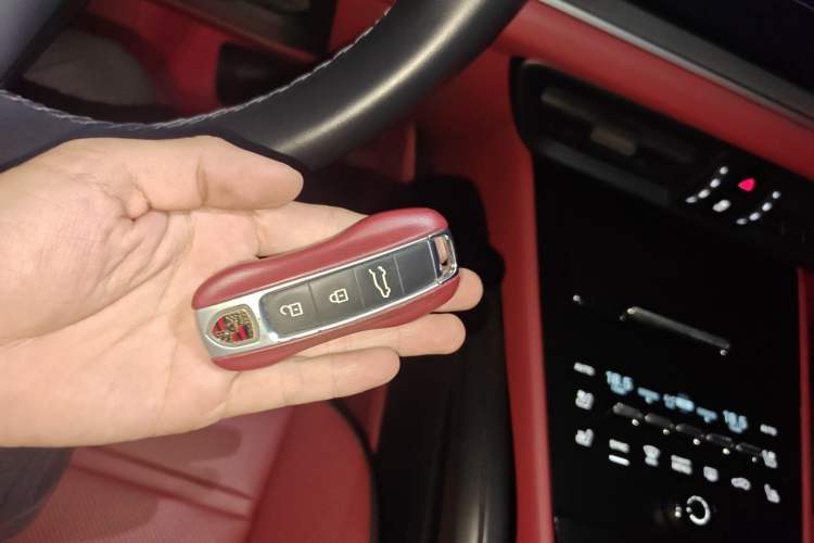 Used Porsche Cayenne 2024 Cayenne 3.0T Vehicle Key