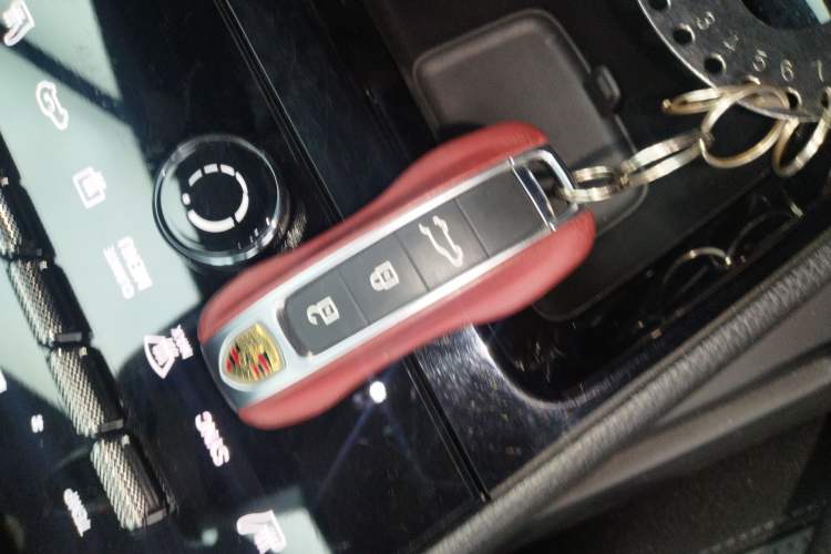 Used Porsche Cayenne 2024 Cayenne 3.0T Vehicle Key