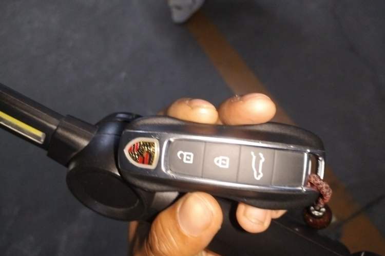Used Porsche Cayenne 2024 Cayenne Coupé 3.0T Vehicle Key