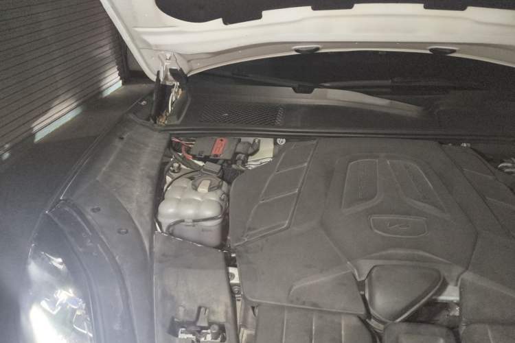 Used Porsche Cayenne 2024 Cayenne 3.0T Engine Bay Right