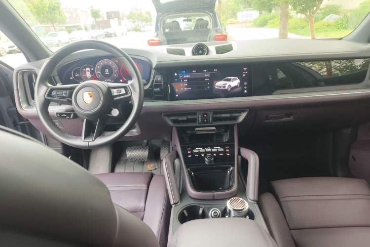 Used Porsche Cayenne 2024 Cayenne 3.0T Center Console