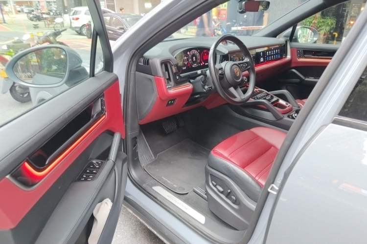 Used Porsche Cayenne 2024 Cayenne Coupé 3.0T Driver Seat