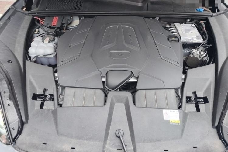 Used Porsche Cayenne 2024 Cayenne Coupé 3.0T Engine Bay
