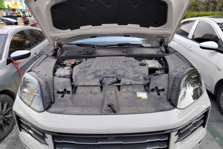Used Porsche Cayenne 2024 Cayenne 3.0T Engine Bay