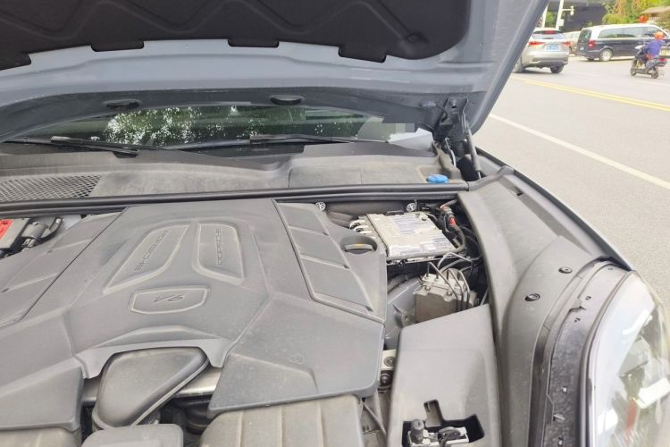 Used Porsche Cayenne 2024 Cayenne 3.0T Engine Bay Left