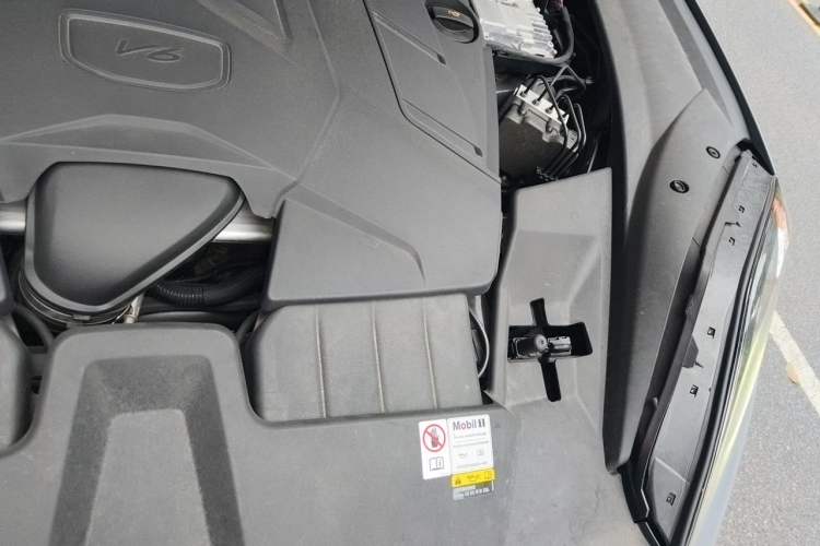 Used Porsche Cayenne 2024 Cayenne Coupé 3.0T Engine Bay Left