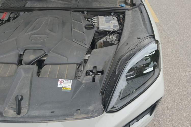Used Porsche Cayenne 2024 Cayenne 3.0T Engine Bay Left