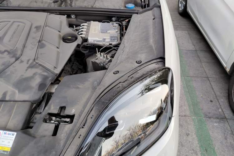 Used Porsche Cayenne 2024 Cayenne 3.0T Engine Bay Left
