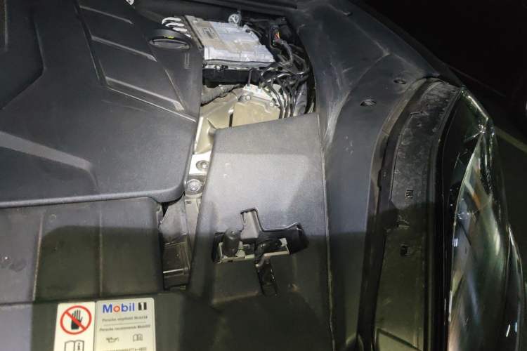 Used Porsche Cayenne 2024 Cayenne 3.0T Engine Bay Left