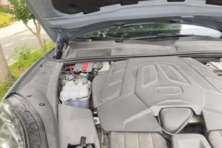 Used Porsche Cayenne 2024 Cayenne 3.0T Engine Bay Right