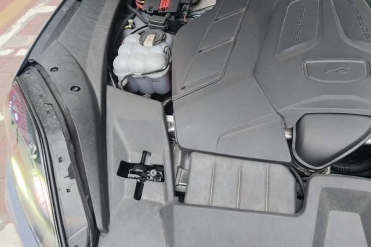 Used Porsche Cayenne 2024 Cayenne Coupé 3.0T Engine Bay Right