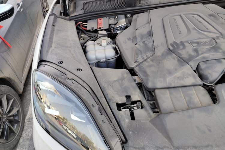 Used Porsche Cayenne 2024 Cayenne 3.0T Engine Bay Right