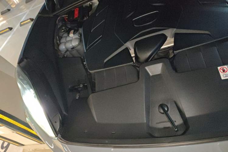 Used Porsche Cayenne 2024 Cayenne 3.0T Engine Bay Right