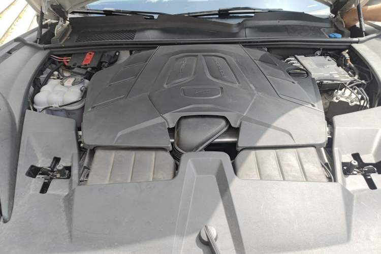 Used Porsche Cayenne 2024 Cayenne 3.0T Engine Bay