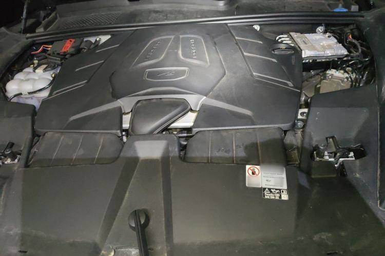 Used Porsche Cayenne 2024 Cayenne 3.0T Engine Bay