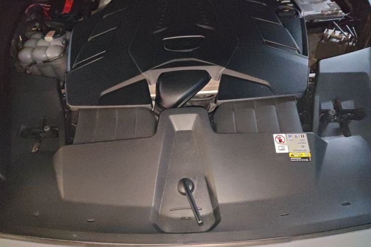 Used Porsche Cayenne 2024 Cayenne 3.0T Engine Bay